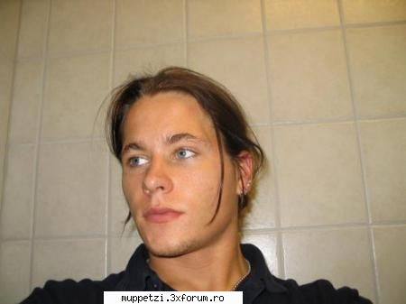 hot))))))e din suedia ani.....he likes perl jam (pt ceva gen