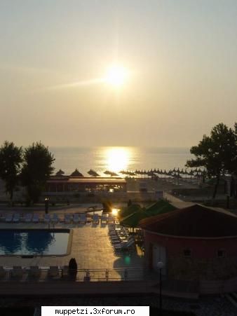 vara lui 2005:)planuri d vacanta:) - mda..asa arata dimineata la mare...nu - crazy muppetzi